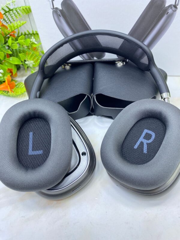 688f56ae-dd03-490e-b006-e52278e5630f (1) Airpods max 1.1